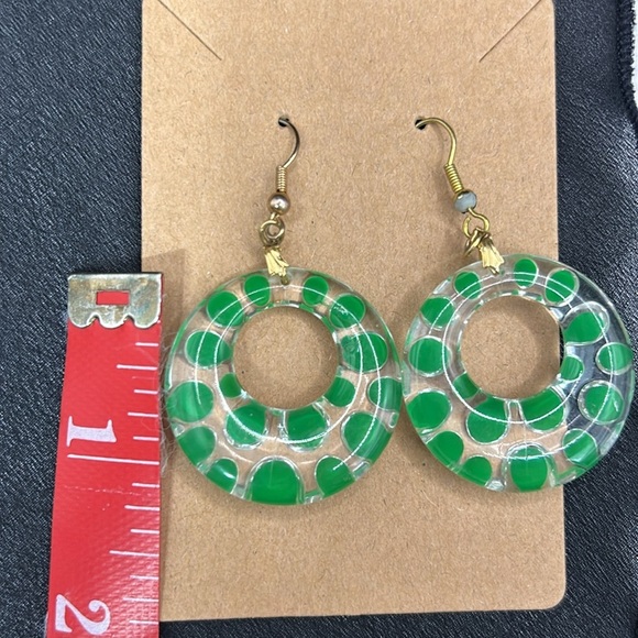 Vintage acrylic dangling green polka dot earrings - Picture 6 of 6